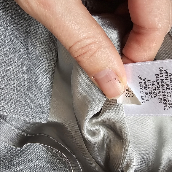 Gray Pencil Skirt | Banana Republic office wear Excellent condition - Picture 2 of 8